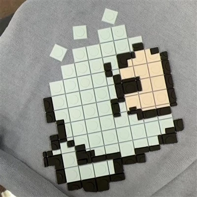 T-shirt med skærmtryk